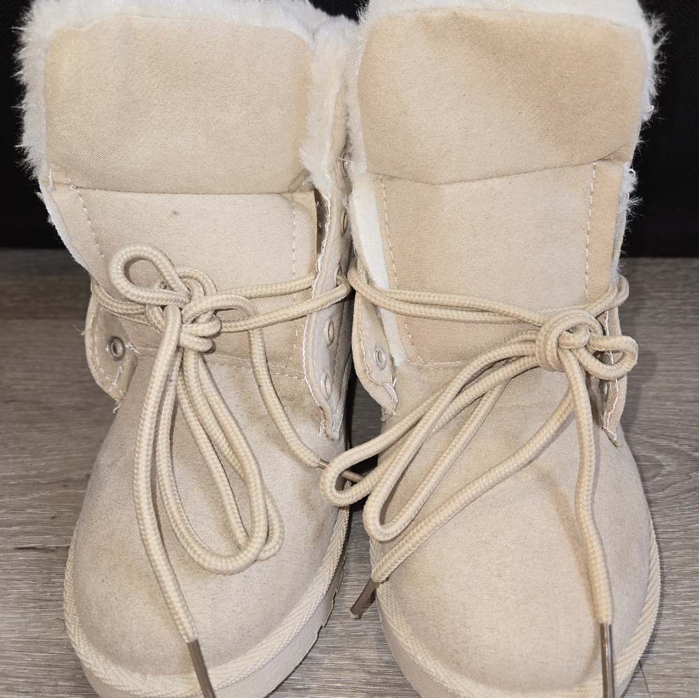 Boots - Picture 3 of 4